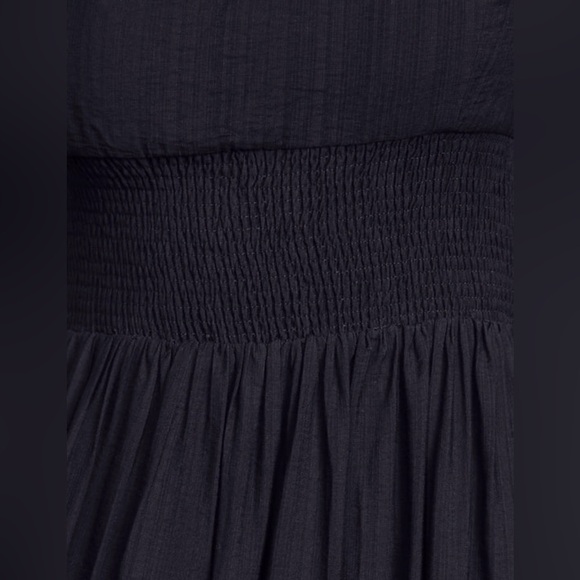 Elegant Black Midi Dress - Picture 4 of 7